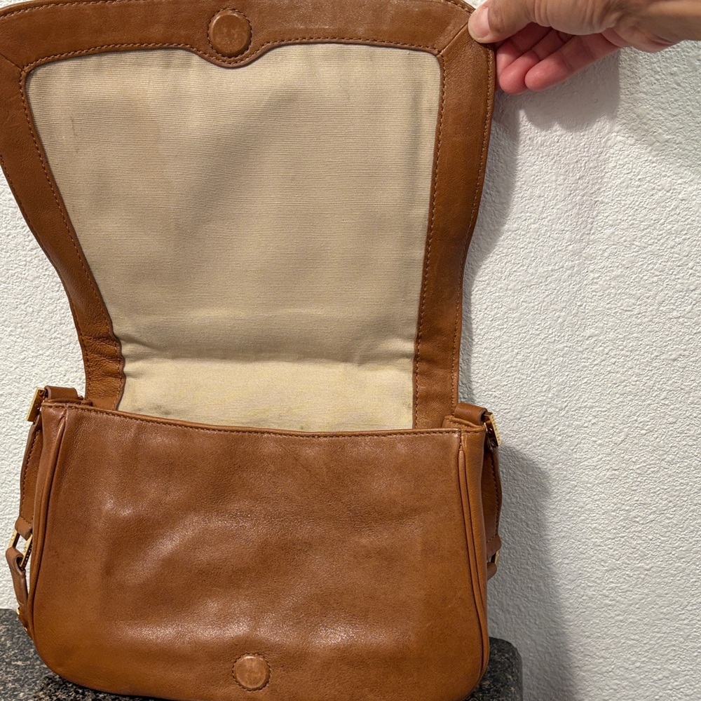 Tory Burch Tan Leather Shoulder Bag with Gold Accents - Picture 3 of 7